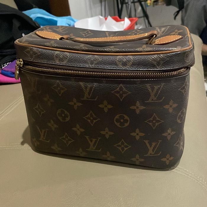 Beauty case handbag good condition LV