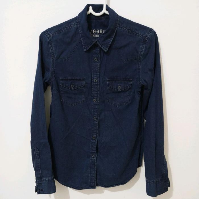 *C1 Kemeja GAPdenim Dark blue Size XS LD 80-86cm Panjang 63cm Warna bagus. keren Like NEW.