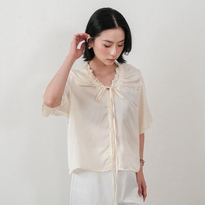 Mossloved / Cherry Blouse / Satin Blouse / Kemeja Satin Ivory