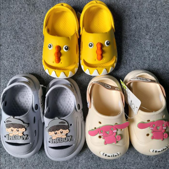 Paket  Sandal Fashion Anak Premium Hemat 3Pcs Boneka Putar, Japit Love, dan Shark  Hiu Slop - Ukuran