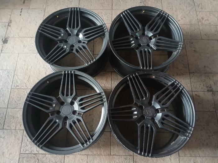 MENJUAL VELG RACING RFG CK-04 HSR R20 X9/10 PCD 5X112 ET 32/39 WARNA GREY KONDISI BEKAS MASIH MULUS.