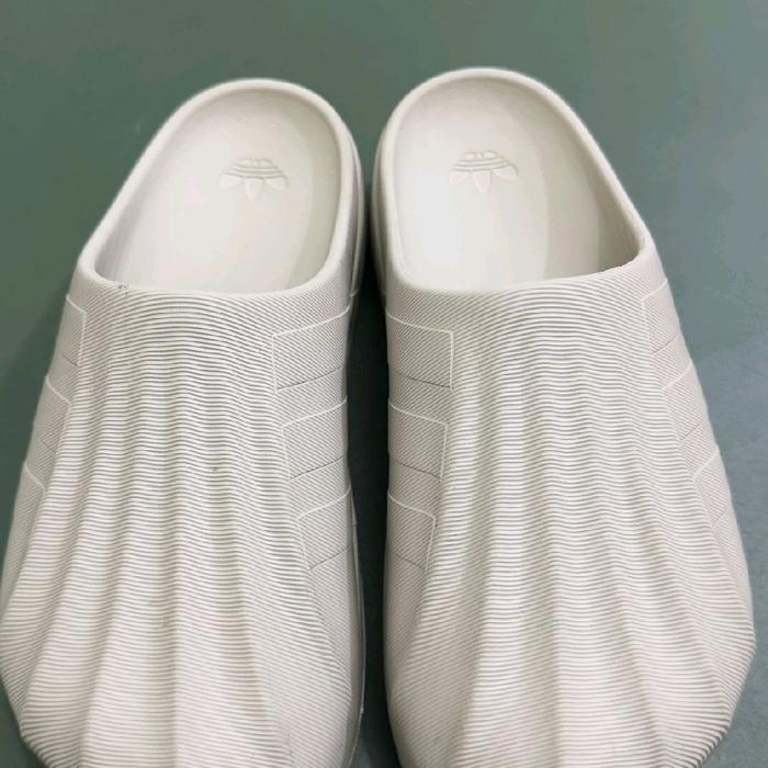 Adidas Sandal Slop Pria Putih dengan Desain Garis Elegan untuk Keseharian size 40