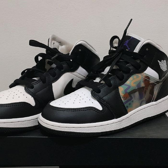 Nike Air Jordan 1 Mid Hologram Shoes Pria Sneakers