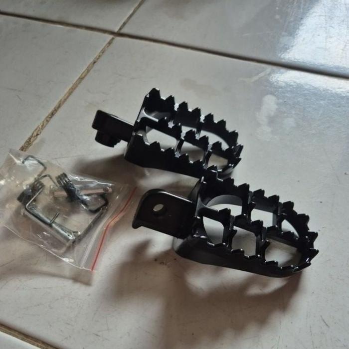 FOOTSTEP DEPAN TRIAL KLX HITAM CNC