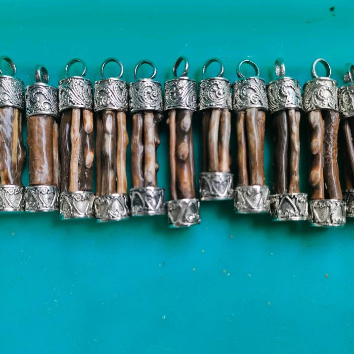 kalung dan liontin asli uli gadang nusa ring titanium lapis perak