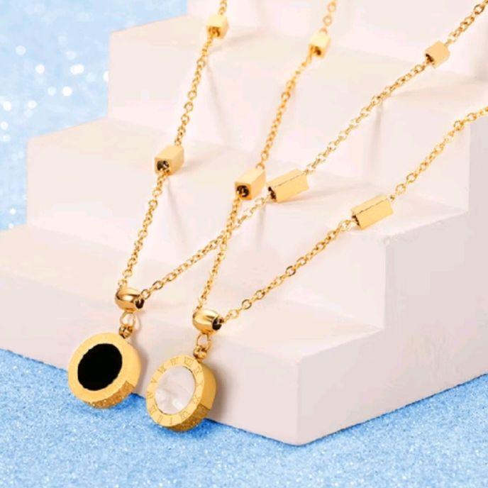 Kalung Titanium Wanita Bulgari Liontin Bulat Hitam Putih Aksesoris Kekinian Anti Karat Tidak Luntur 