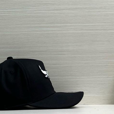 Topi Baseball Banteng Hitam Bordil Putih