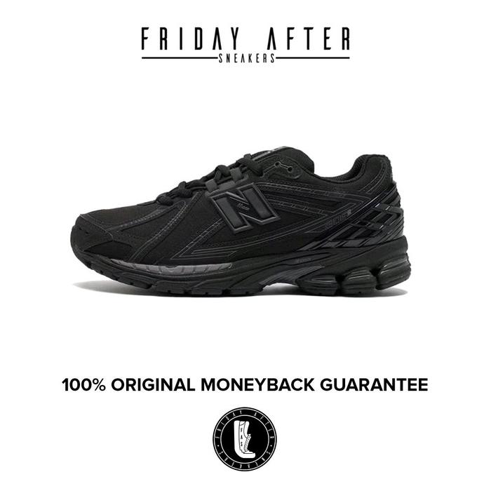 Sepatu Sneakers Pria New Balance 1906R Triple Black U1906RJB Original Resmi