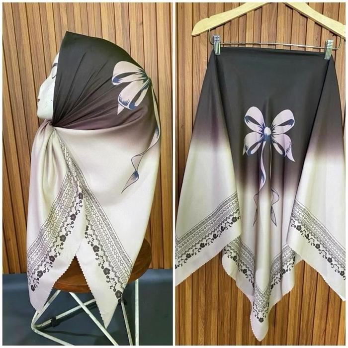 HIJAB SEGI EMPAT VOAL MOTIF SUBLIME PITA WARNA COKELAT CREAM KODE 91