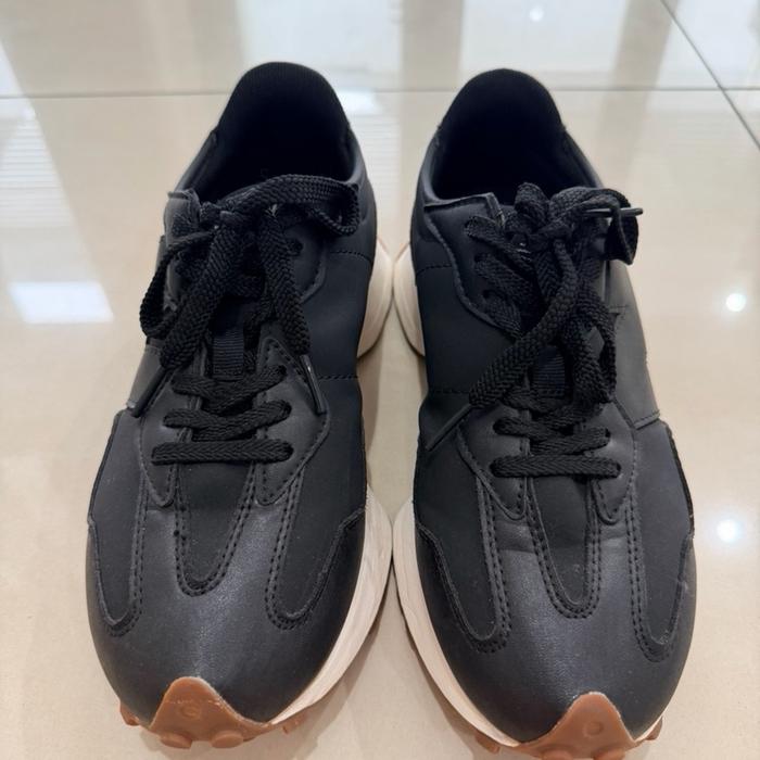 NEW BALANCE Sepatu NB 327 Hitam Storegrade Size US 6.5 / Euro 39 (AS WORN BY SONG HYE-KYO!!) - secon