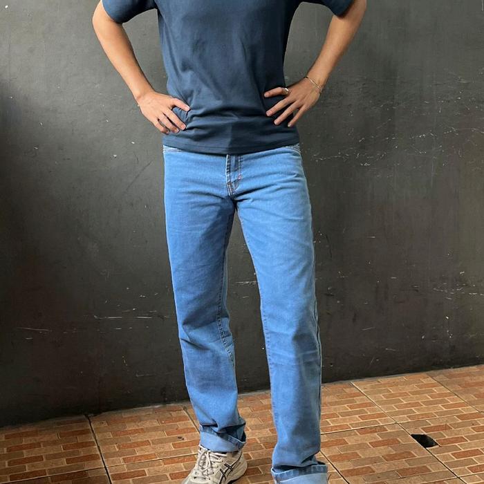 Celana Jeans Panjang Standar Premium Biru Muda Pria Dewasa Bahan Denim Berkualitas Tinggi/Celana Jea