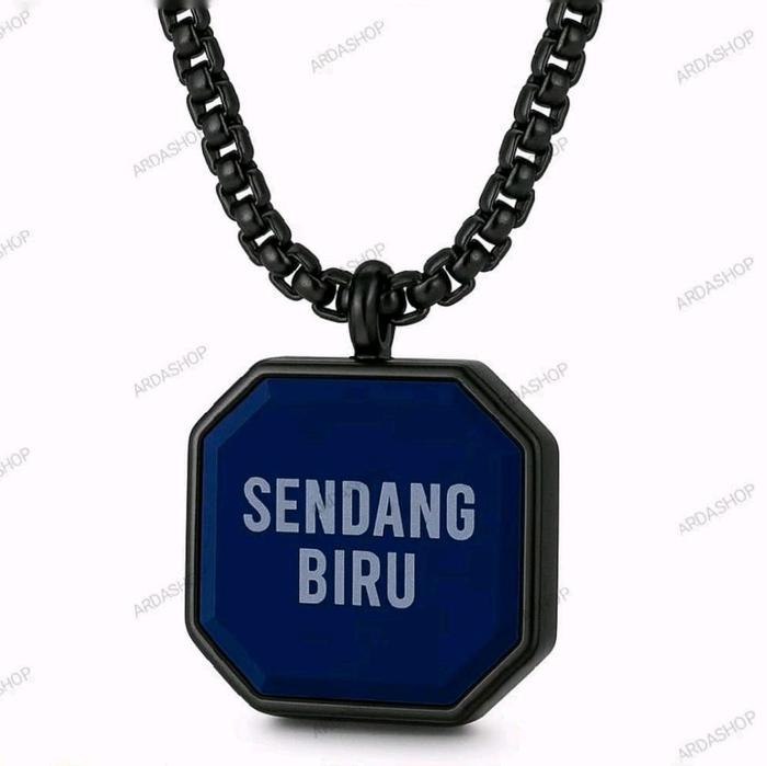 asesoris kalung mainan berlogo sendang biru cakep.