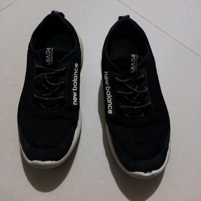 New Balance Sepatu Anak Original Ukuran 35  Hitam Putih