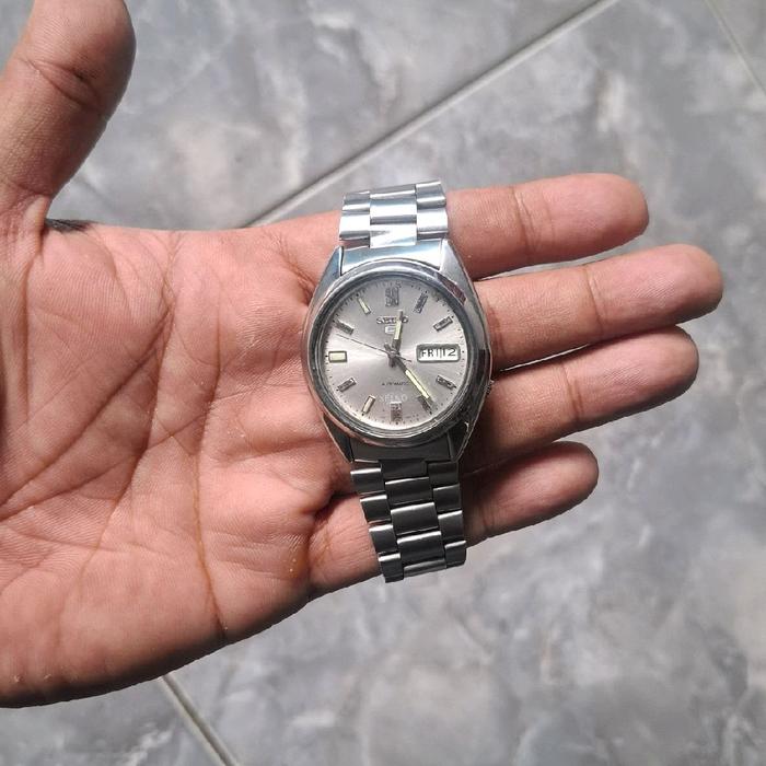 SEIKO 5 MESIN 7S26 BEKAS WHITE DIAL