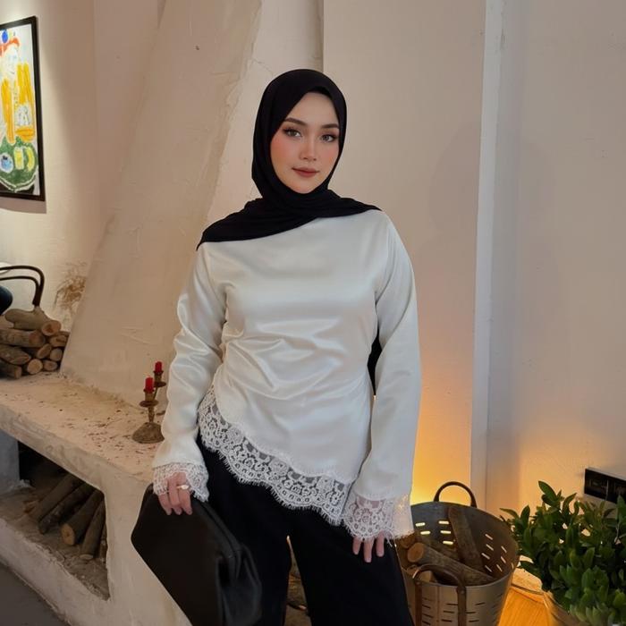SALEEHA Lace Top Blouse / Layering Lace Apron skirt / Atasan renda  / Bahan Premium Brokat  Asymetri