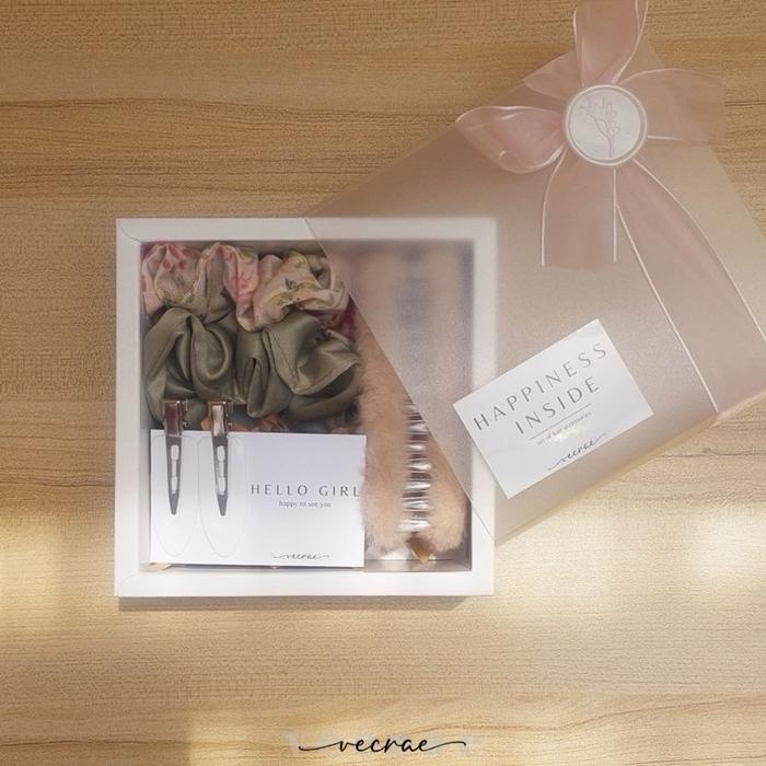 Paket Kado Cewek dengan Hadiah yang Unik ikat rambut Hello Girl dan Happiness Inside Berwarna-warni