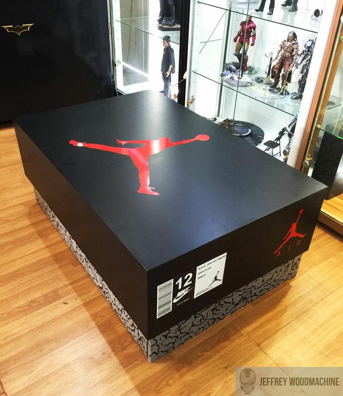 lemari sneakers sepatu nike giant sneakers box