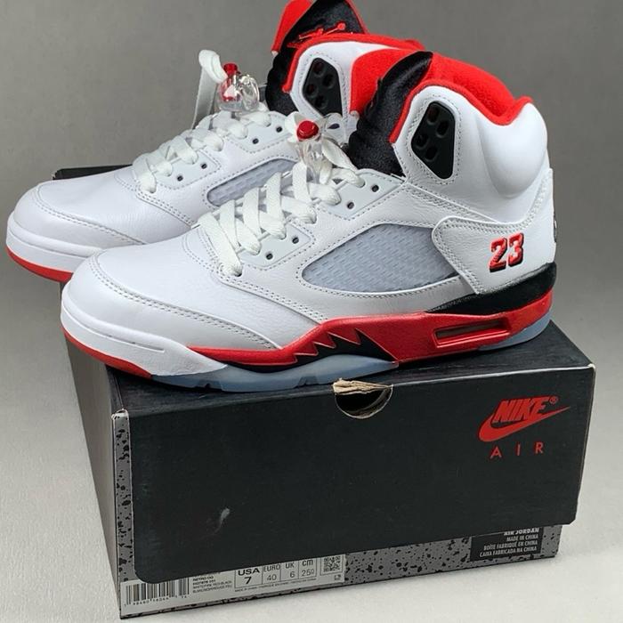 Sepatu Jordan 5 Retro Fire Red