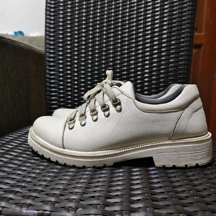 Preloved Sepatu Wanita Oxford Putih Broken White Adorable Project Mulus