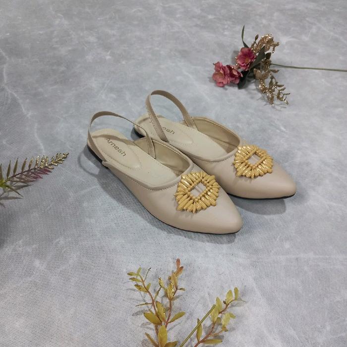 sepatu wanita flatshoes warna crem aksesoris kwaci