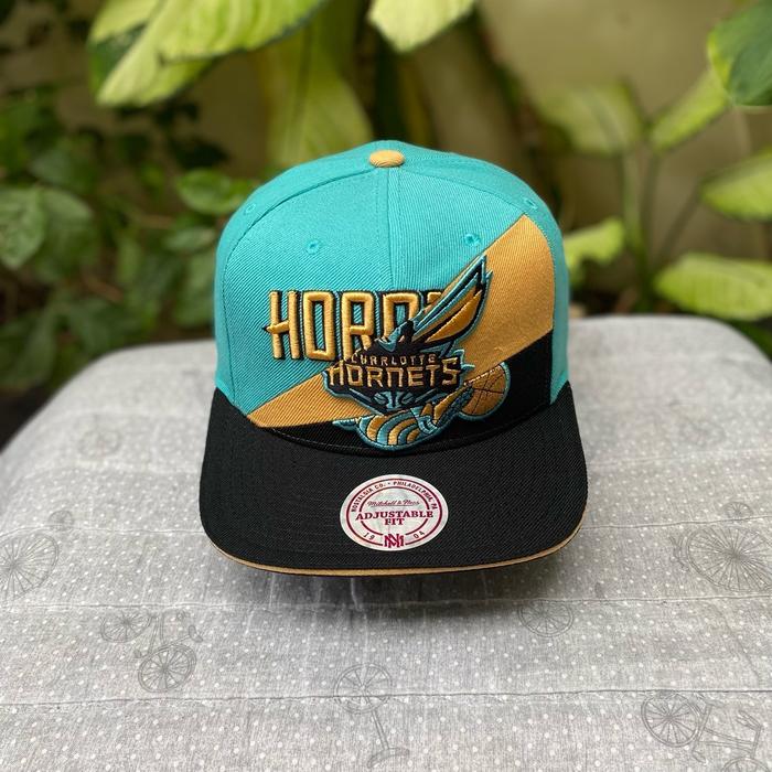 Topi SnapBack Mitchell and Ness