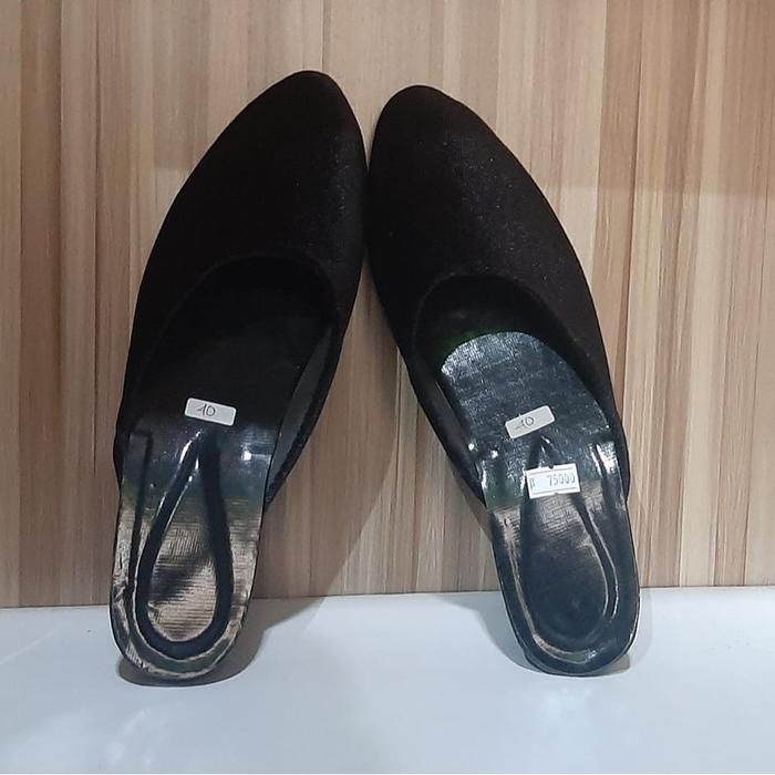 Sandal Selop Bludru Pengantin Couple – Sepatu Slop Jawa Cowok Cewek Hitam  Premiume slop Bludru Pria
