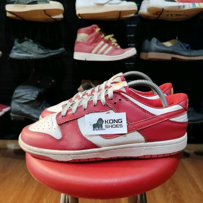 SEPATU SB DUNG LOW RED WHITE 40