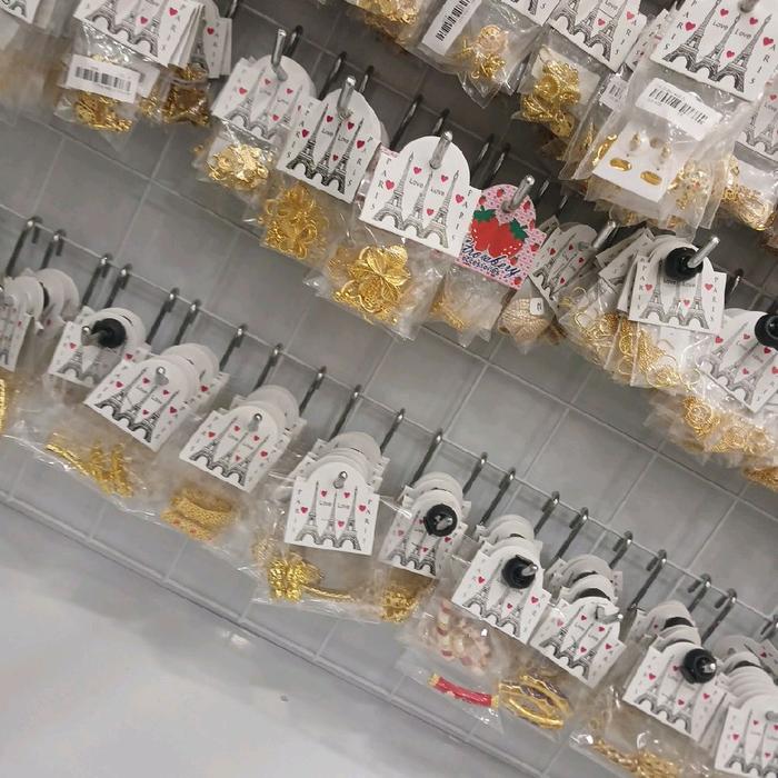 Etalase Live Anting Cantik