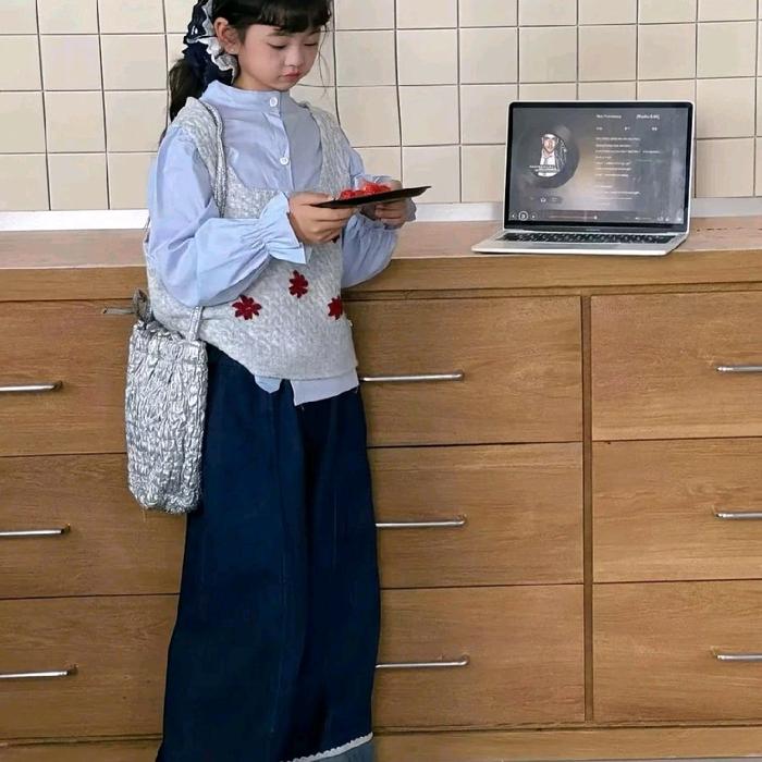 SETELAN 3IN1 LUXSURY BAHAN VEST RAJUT MODEL BUNGA2 3D CELANA BAHAN JEANS MODEL KULOT PARYASI RENDA S