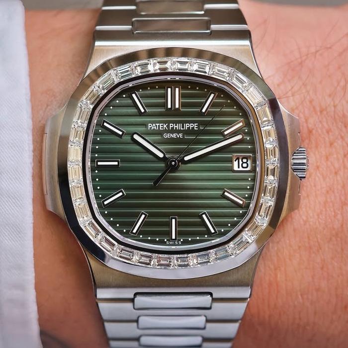 Patek Philippe Nautilus 5711 Jam Tangan Swiss Automatic Movement Dial Hijau dengan Diamond dan Strap
