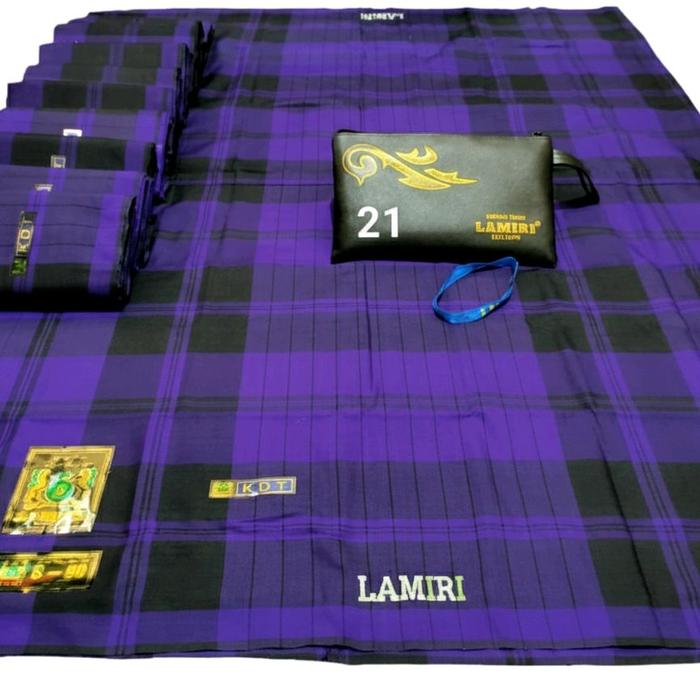 LAMIRI Sarung Lamiri Sandur dengan Desain Plaid Ungu Hitam dan Tas Penyimpanan Hitam Model 21