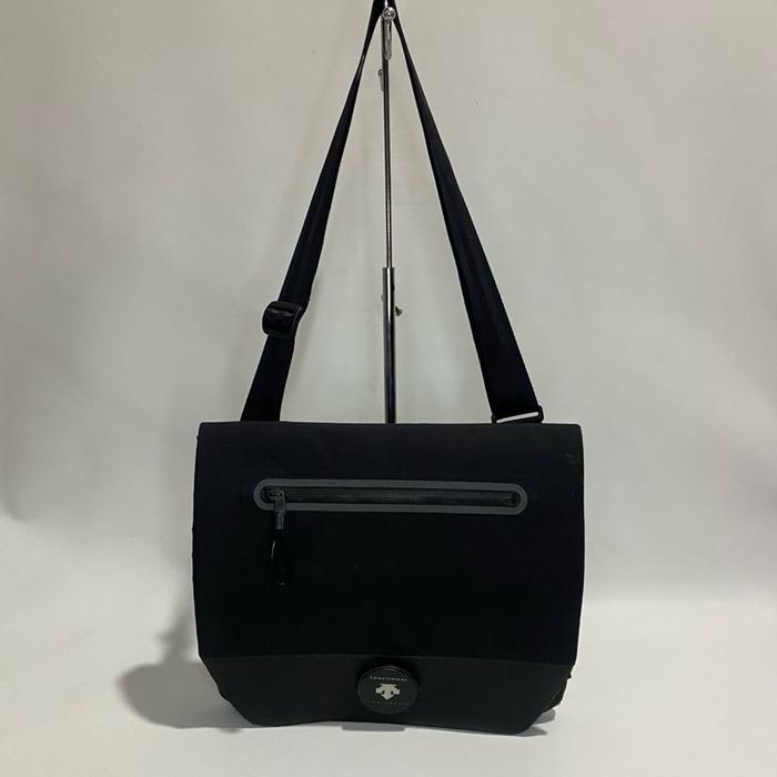 Descente cordura sling bag