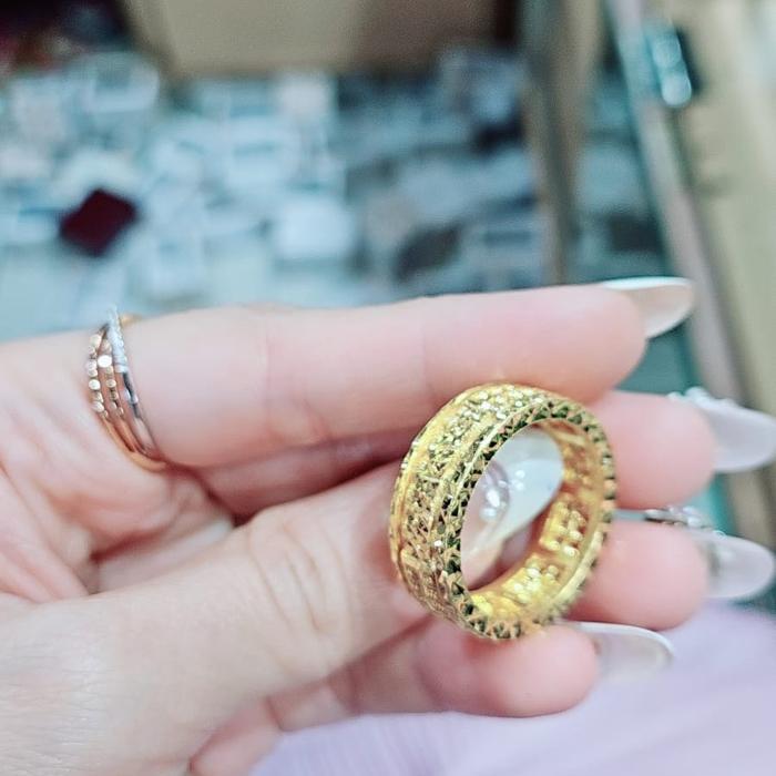 GELANG TANGAN EMAS / MAS PUTIH 75% BERAT 5.620 GRAM DIAMETER 5CM..