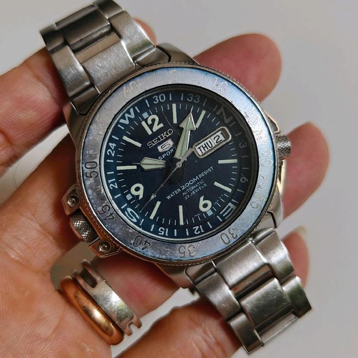 Seiko 5 sport SKZ209K1 original bekas rantai panjang jual murah aj minus dikit crown iner Bezel kaku