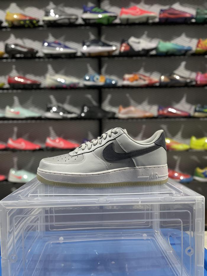 Nike Men's AIR Force 1 '07 LV8 Shoes FJ4170 ORIGINAL NIKE Size 43  Casual  Sneaker  Kasual Pria