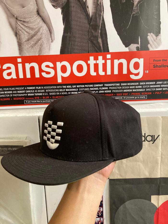 UNDEFEATED CAP SNAP BACK HAT BLACK