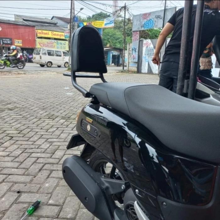 sandaran jok belakang Yamaha FAZZIO 125 L1