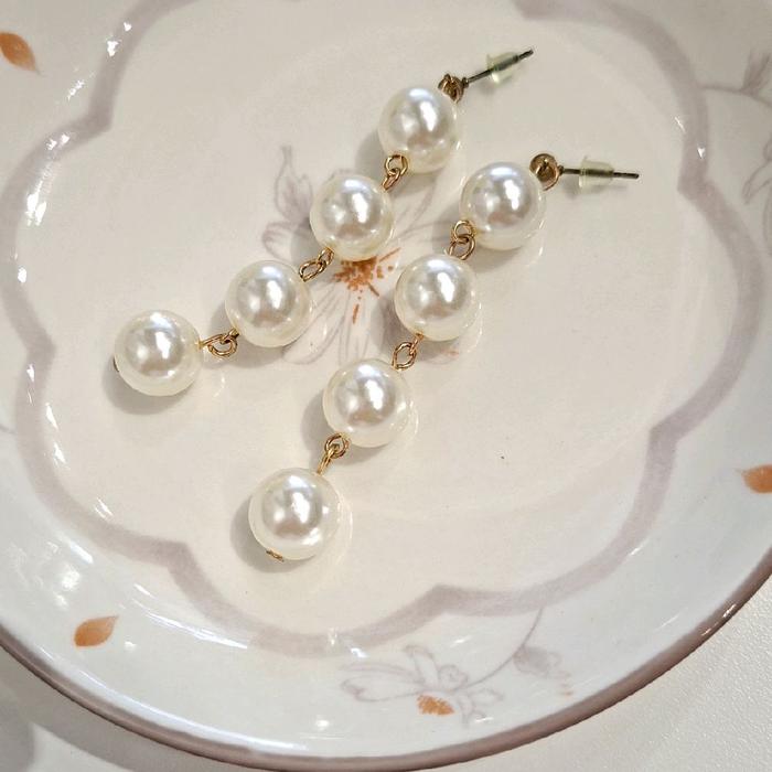 Preloved Anting Mutiara imitasi White Putih Pearl 4 tumpuk panjang Earrings Panjang Bulat Emas Gold
