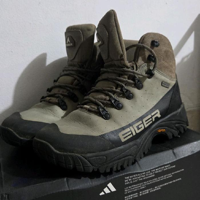 Sepatu Gunung Eiger Plum 2.0 - Brown (Mid cut)