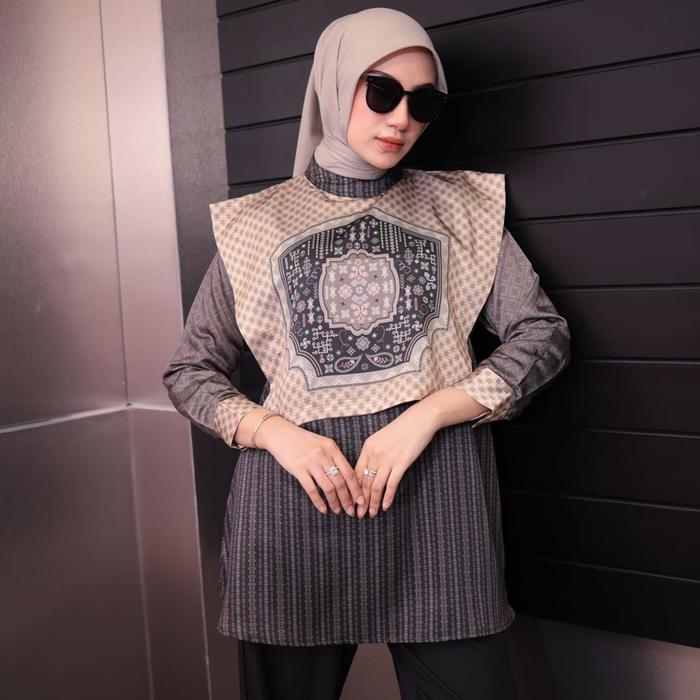 XAVIA TUNIK EYBERLI Baju Atasan Wanita Blouse Cantik dengan Desain Unik dan Nyaman untuk Penggunaan 