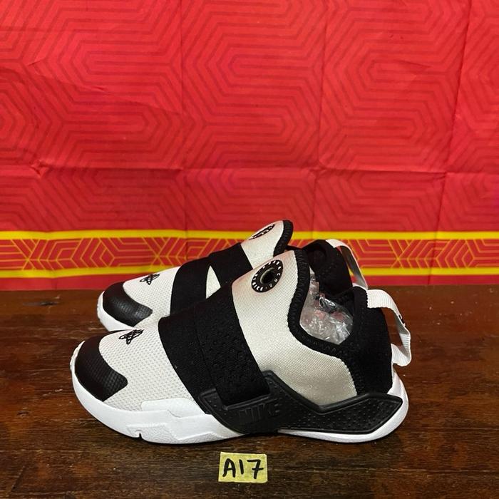 Sepatu anak second ori nike huarache extreme white black size 27