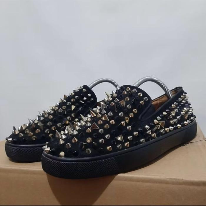 sepatu casual duri-duri size 39-44