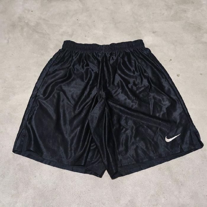 Celana pendek olahraga pria Nike hitam bekas