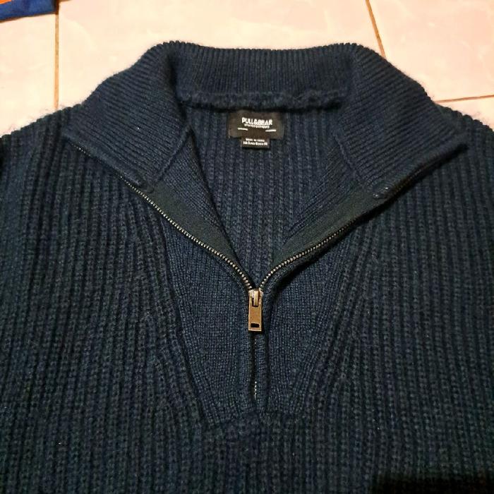 pull&bear Sweater rajut Navy Original tebal berbulu. Preloved