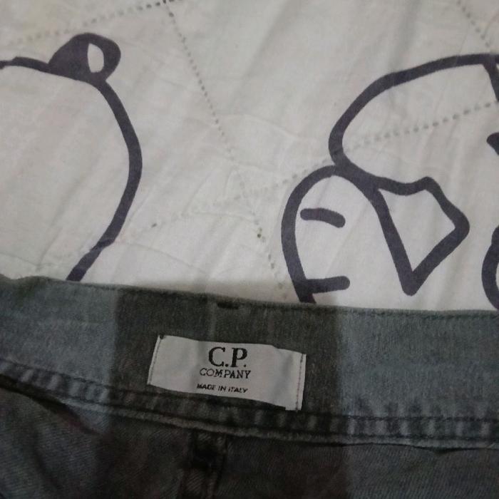 celana canvas kargo brand CP COMPANY bekas
