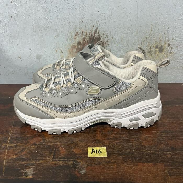 Sepatu anak second ori skechers d'lites grey size 33.5