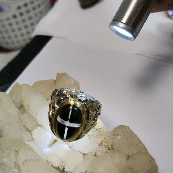 cincin fosil kelor tapak jalak kristal tembus senter