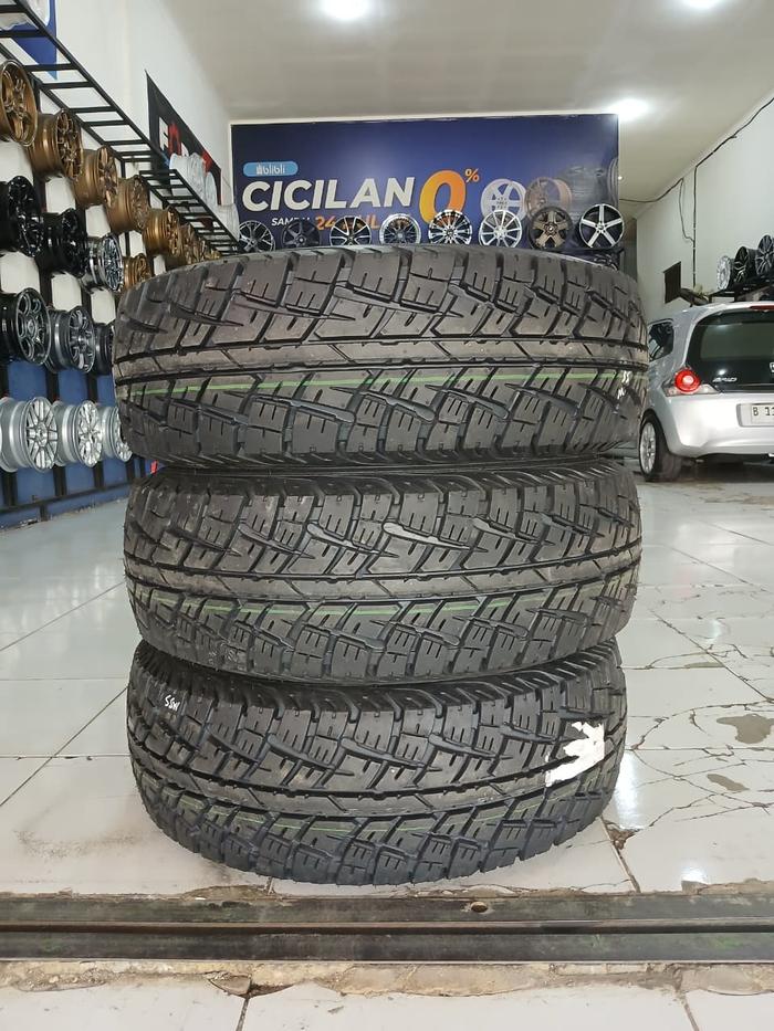 BAN MOBIL BEKAS MURAH FORCEUM A/TZ 235 70 R15 TUBLES MASIH BINTIK 95%