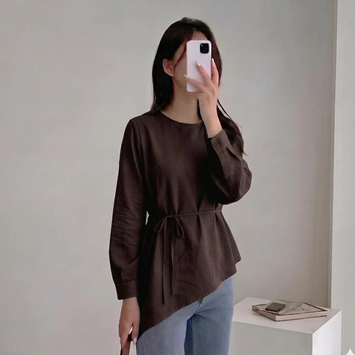 BLOUSE ASIMETRIS RAYON TWILL MINA | ATASAN WANITA TALI SERUT MINIMALIST LOOK