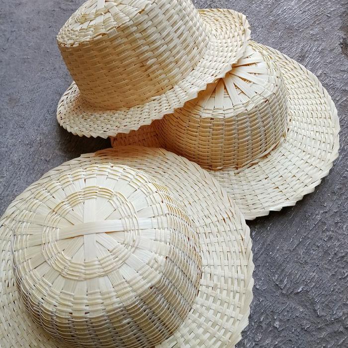 Topi Anyaman Bambu Unik – Handmade & Stylish untuk Outdoor & Foto
